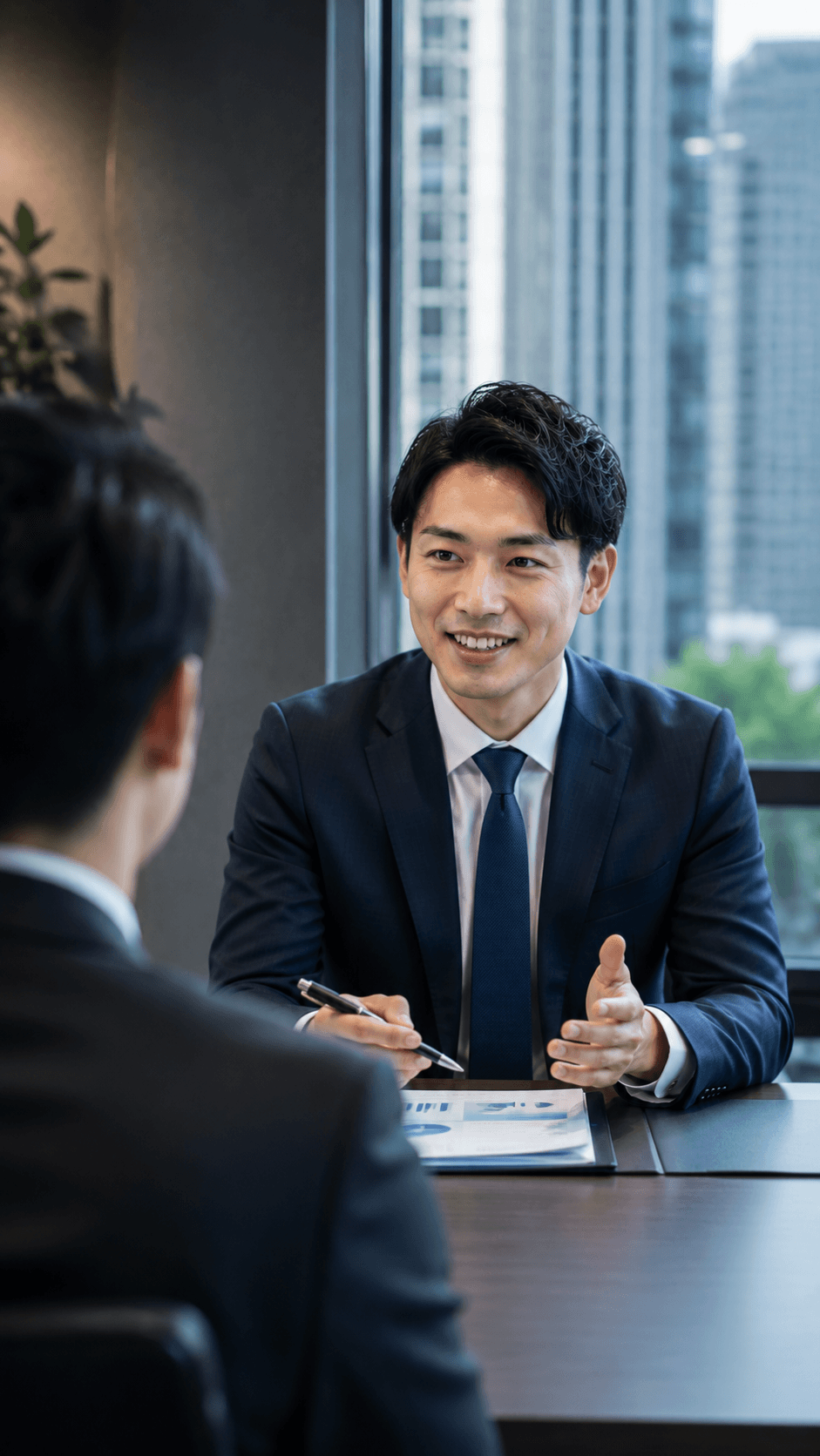 お客様との誠実な対話 — 営業現場での商談シーン